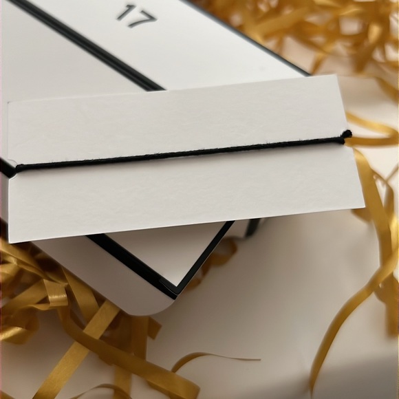 CHANEL Advent Calender Box 17 - Picture 3 of 5